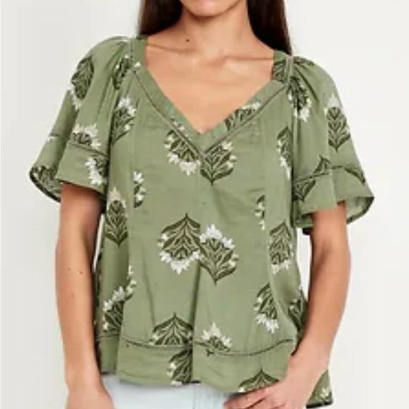 Old Navy 
V-Neck Lace-Trim Top
S Tall | Green Print - Picture 1 of 6